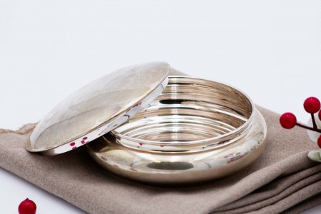  Guarda jóias em prata lisa de formato circular e bojudo